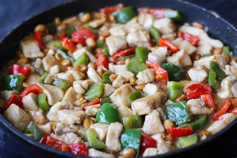  Kung Pao Kyckling: En Umami- och Citronsyrd Smäll av Smaker!