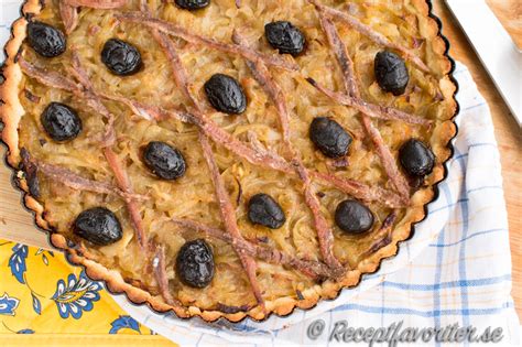 Pissaladière – En Smaskig Fransk Tart med Salt Lök och Söt Tomat!