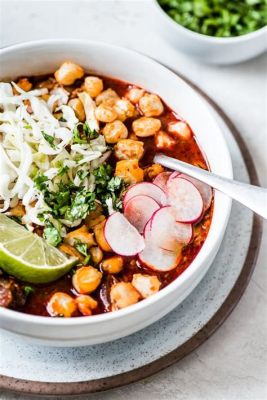  Pozole! En Rättvis Köttgryta Fylld med Umami och Röd Chilihet