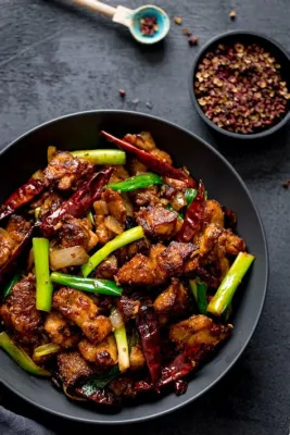   Sichuan-stekt kyckling med en djupaste soyasås – Är du redo för en smakresa till Baishan?